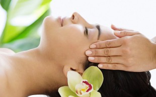 ماساژ صورت و گردن انستیتو آفرینش