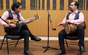 آموزش ساز در سرای محله زاهد گیلانی