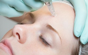 مزوتراپی سر و میکرونیدلینگ کلینیک ترنم