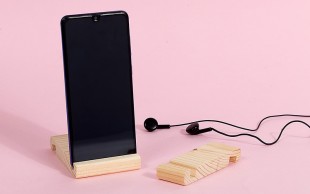 استند موبایل چوبی