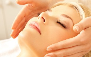 ماساژ و انواع پاکسازی پوست در ابر سفید اسکین