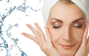 لیفت گچی ماساژ و آبرسانی صورت در انستیتو زیبایی مریم