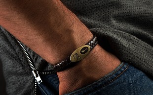 دستبند چرمی ماه تولد