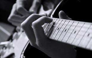 دوره آموزش گیتار  آکادمی بهروان