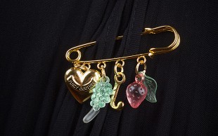 سنجاق سینه JUICY