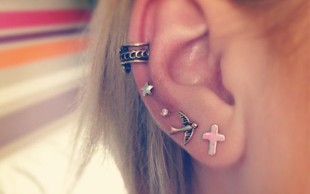 سوراخ کردن گوش در مطب دکتر گندمی