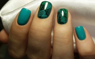 آموزش کاشت ناخن در سالن زهره