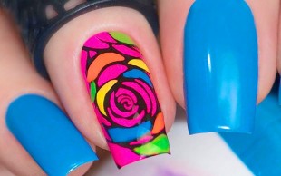 خدمات ناخن در مرکز تخصصی ناخن شیک و پیک