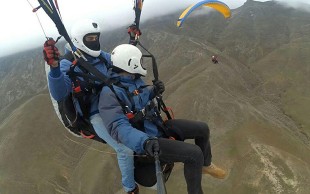 پاراگلایدر خلبان غلامی