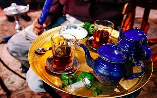 سرویس چای و قلیان سفره خانه چاردیواری