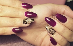 خدمات ناخن سالن زیبایی ارغوان