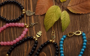 دستبند سنگی آویزدار