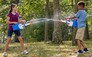 آب بازی با تفنگ آبپاش در مجموعه فایتر چیتگر