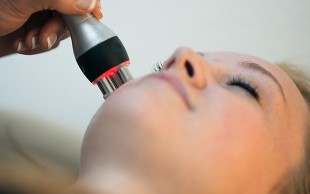 جوانسازی صورت در مطب دکتر حسین تاجیک