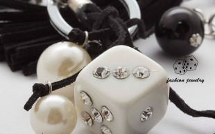 جاسوئیچی و آویز تاس FashionJewelry