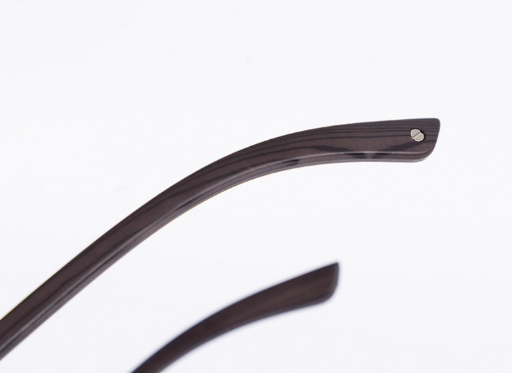 عینک آفتابی طرح Cartier