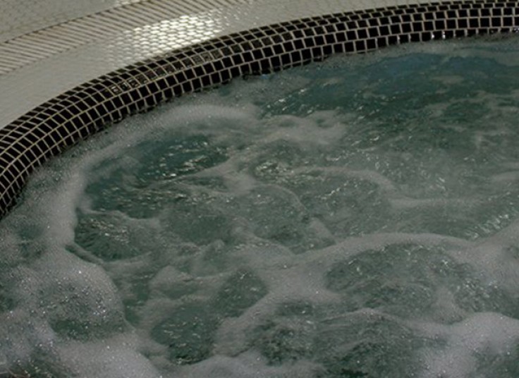 استخر سرپوشیده دیهیم