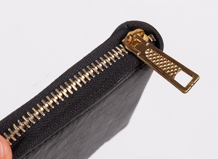 جاکارتی چرم گلدوزی‌ شده