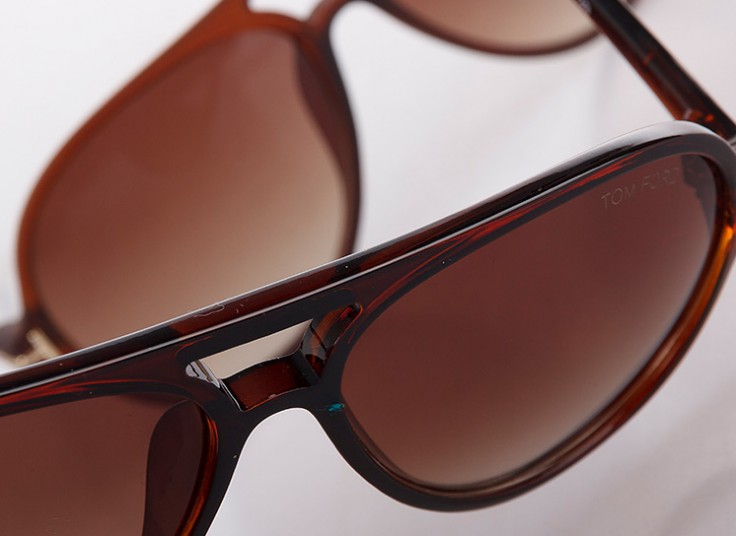 عینک آفتابی طرح Tom Ford