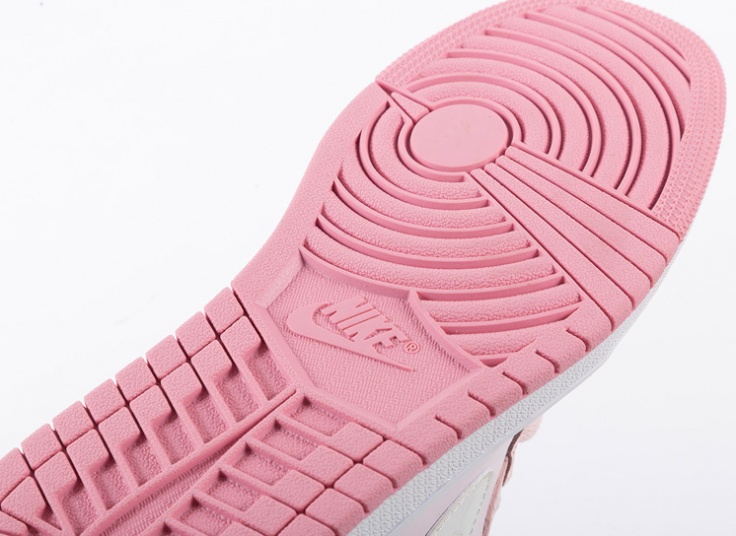 کتانی زنانه Nike Air Jordan 1