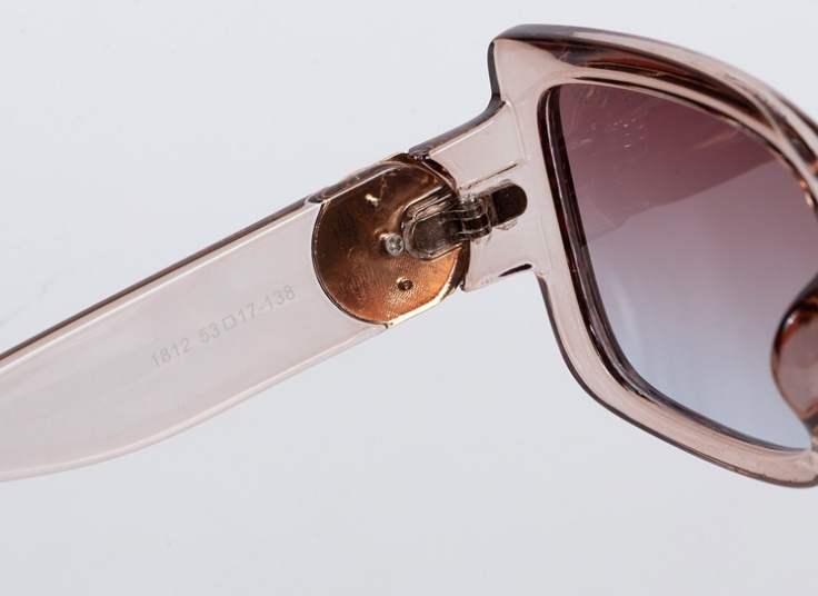 عینک آفتابی زنانه LouisVuitton مدل 1821