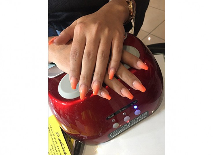 خدمات ناخن انستیتو زیبایی قیچی