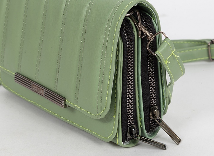 کیف پاسپورتی Fendi