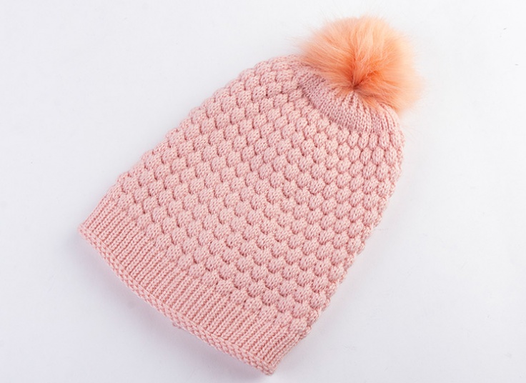 کلاه بافت منگوله دار MR