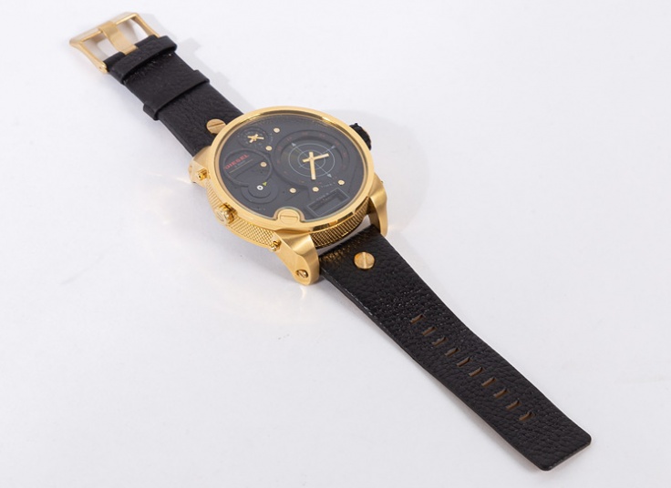 ساعت مچی چهار زمانه طرح Diesel