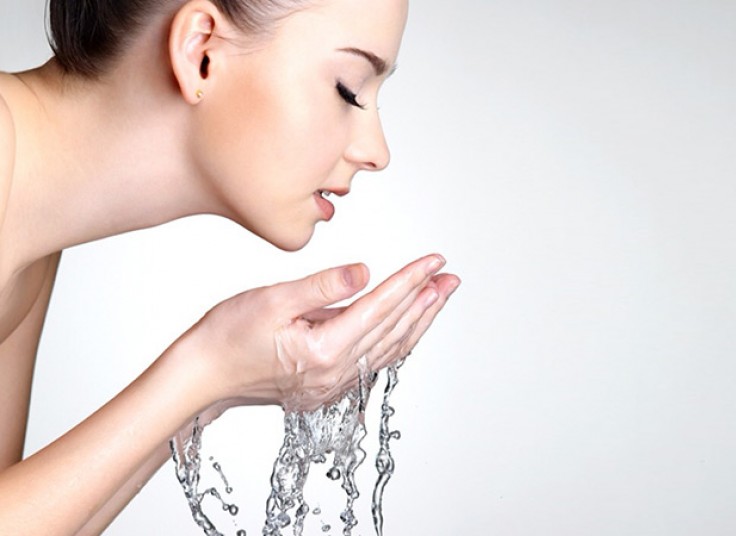 هیدرودرم و جوانسازی صورت مطب دکتر حسینی