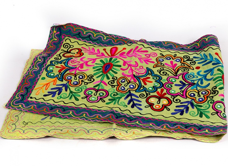 رومیزی سوزن دوزی و آینه کاری