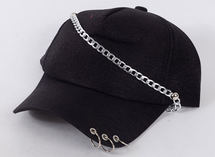 کلاه کپ پیرسینگ دار