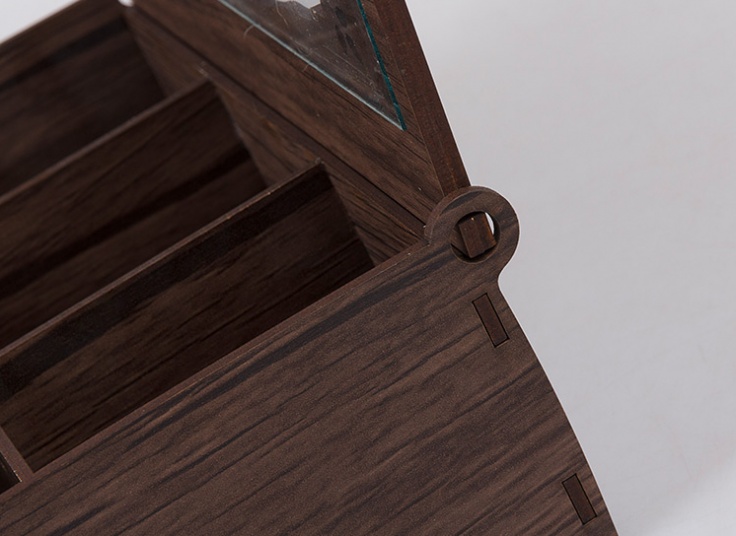 جعبه چوبی محفظه دار