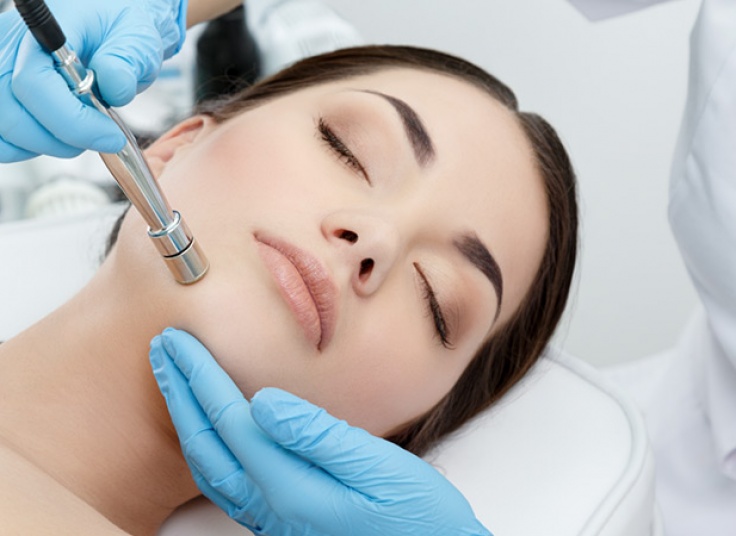 میکرودرم و هیدرودرم کلینیک هانی بال