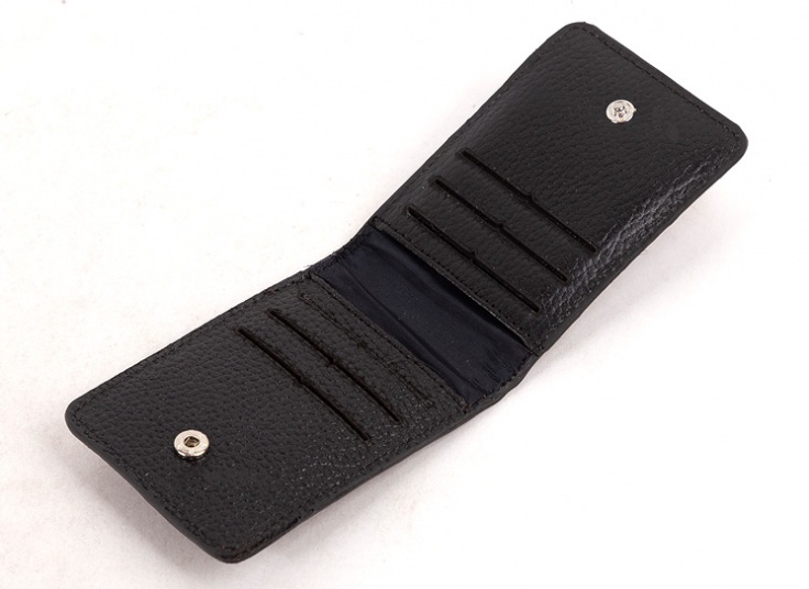 جاکارتی چرم گلدوزی‌ شده