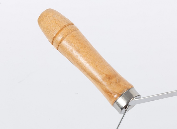 پرزگیر لباس دسته چوبی