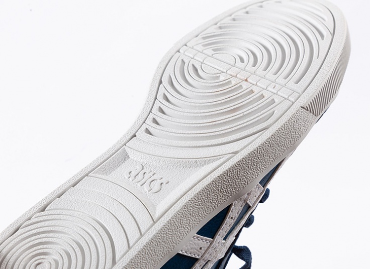 کتانی زنانه asics