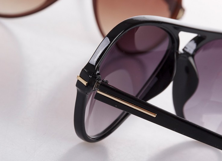 عینک آفتابی طرح Tom Ford