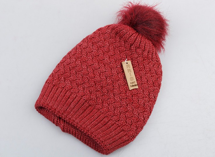 کلاه بافت Poom Poom