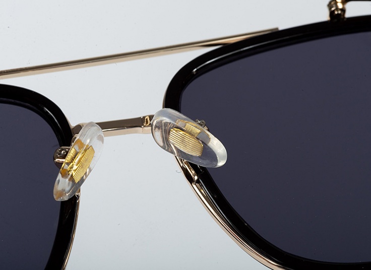 عینک آفتابی بغل توری