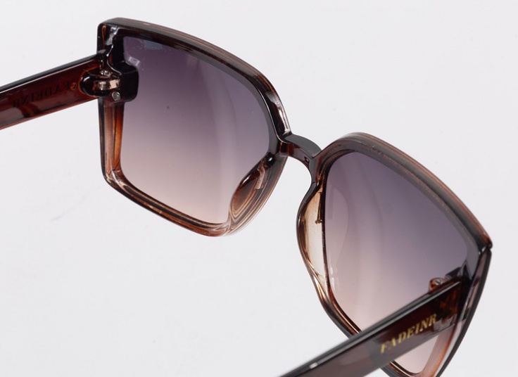 عینک آفتابی زنانه Fadeinr مدل 3511