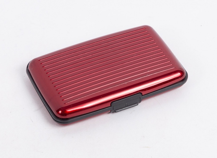 جاکارتی و کیف AlumaWallet