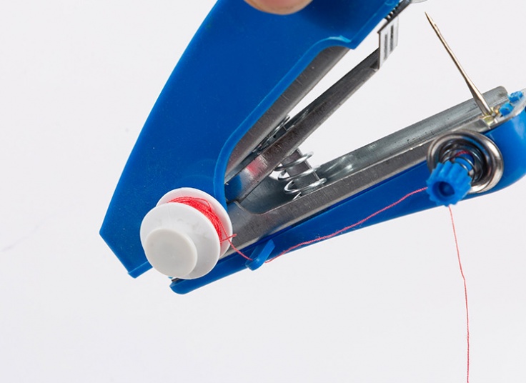 چرخ خیاطی مسافرتی مدل منگنه ای