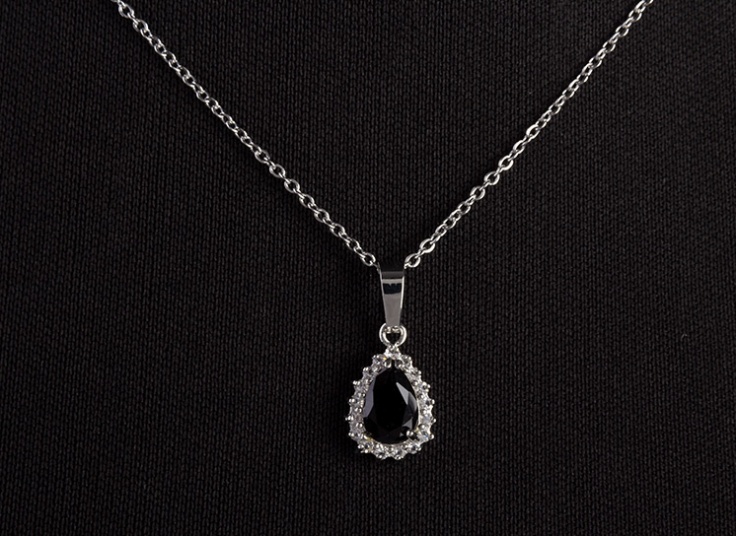 گردنبند و انگشتر نگین دار