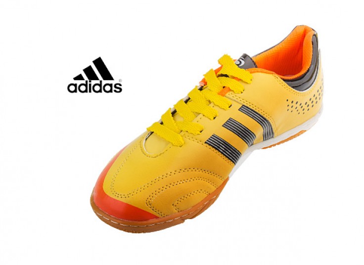 کفش فوتبال Adidas