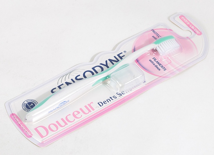 مسواک SENSODYNE مدل Douceur Dents Sensibles