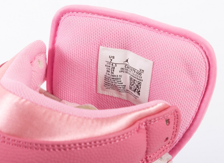 کتانی زنانه Nike Air Jordan 1