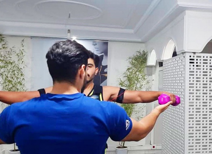 لاغری با دستگاه EMS در موسسه رویا