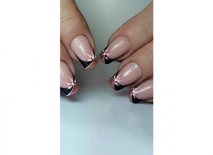 خدمات ناخن در زیباکده مریم