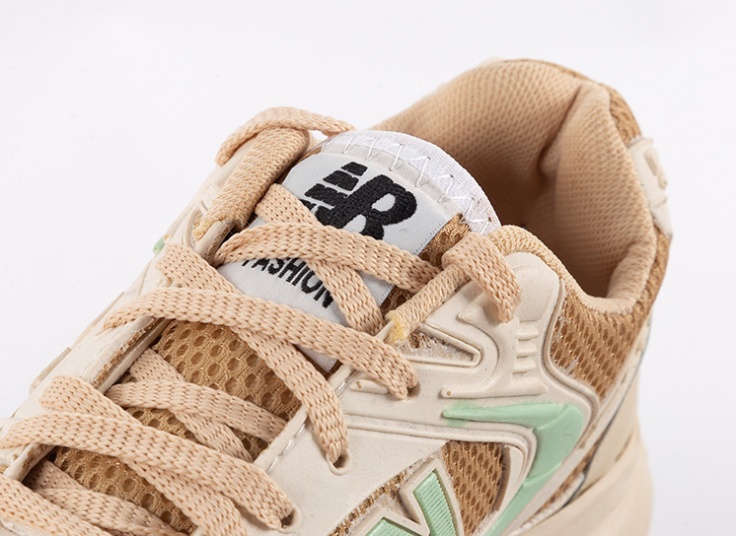 کتانی زنانه طرح New Balance